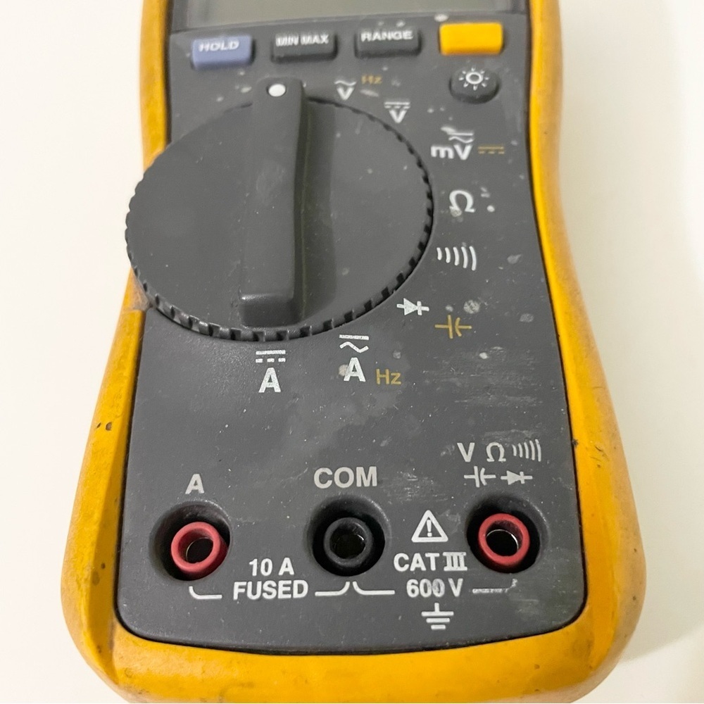 Fluke 115 True RMS Digital Multimeter - Picture 3 of 10